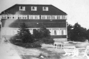 Bilde av Granholmen hotel avbildet fra sør